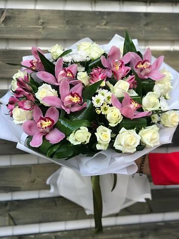 Букет цветов из: Розы и Хризантемы в Поярково