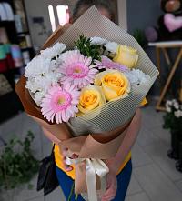 Букет цветов из:  Герберы, Розы и Хризантемы в Поярково