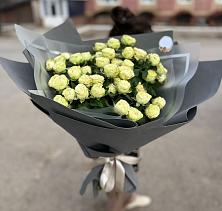 Букет Белые кустовые розы Солинеро в Поярково