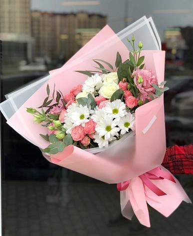 Букет цветов из: Розы, Лизиантусы и Хризантемы в Поярково